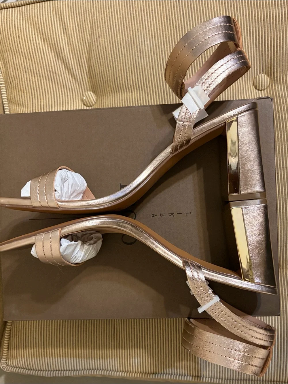 NWT Linea Paolo Eden-L Women's Metallic Leather Sandal - Size 9
